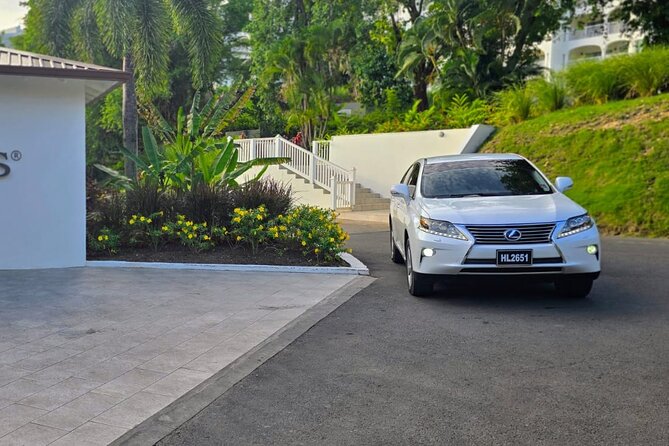 Airport Transfer to Secrets Resort and Spa (Round Trip) - What the private vehicle means for your comfort