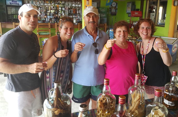 Bar & Food Hopping in St. Lucia - Who should book this experience