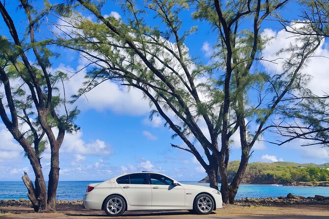 First Class Private Transfers from UVF Airport To Any SANDALS Resort (Roundtrip) - Arriving at Hewanorra Airport and finding the lounge