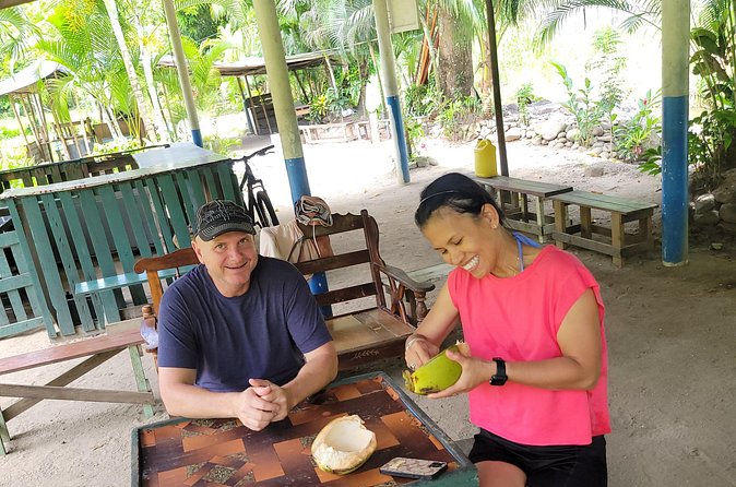 Half Day Local Breakfast inclusive, mub bathe and waterfall tour - What the $150 price really covers