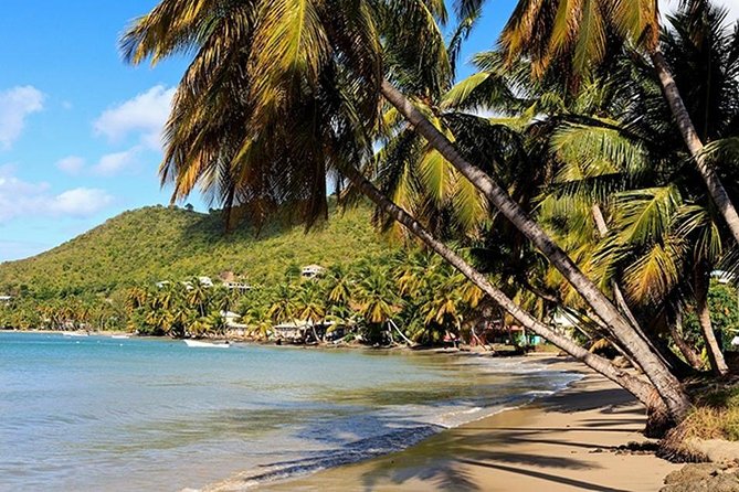 Island Tour Sightseeing - A craft village with hands-on local work