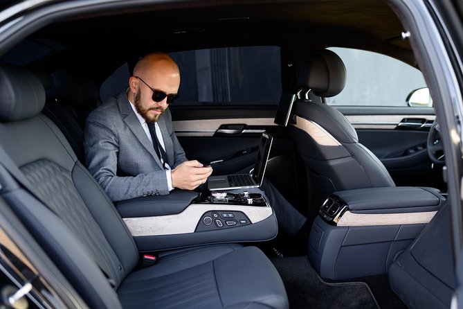 Private Airport Transfer - One Way - A Private Car Makes the One-Way Price Easier to Judge