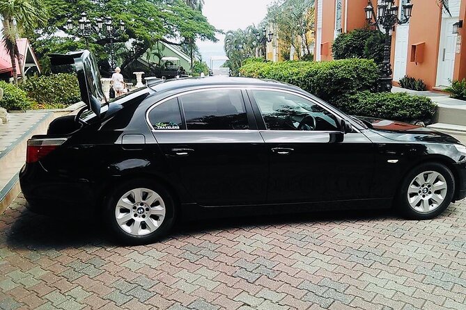 Private Luxury Round-Trip Transfer: Hewanorra International Airport - Meeting your driver at Hewanorra