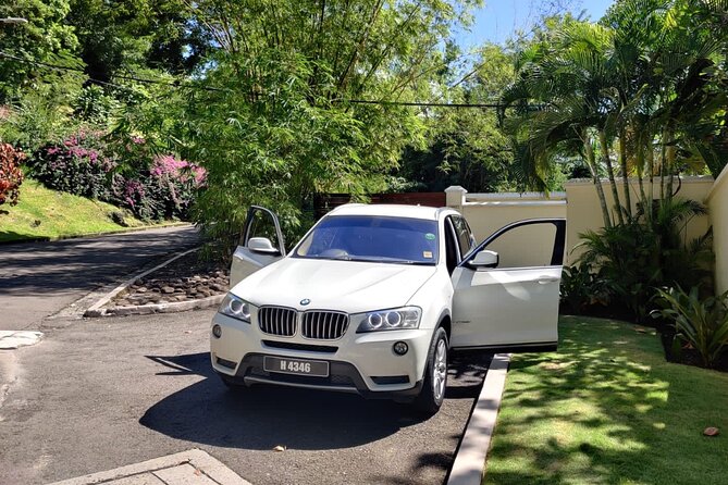 Private Round Trip Airport (UVF) Transfer: Luxury SUV - Leaving Hewanorra Airport without the usual taxi scramble