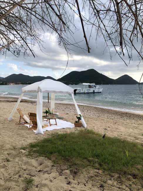 Saint Lucia: Sunset Soirée Beach Cabana Picnic - The $100 price and what you receive