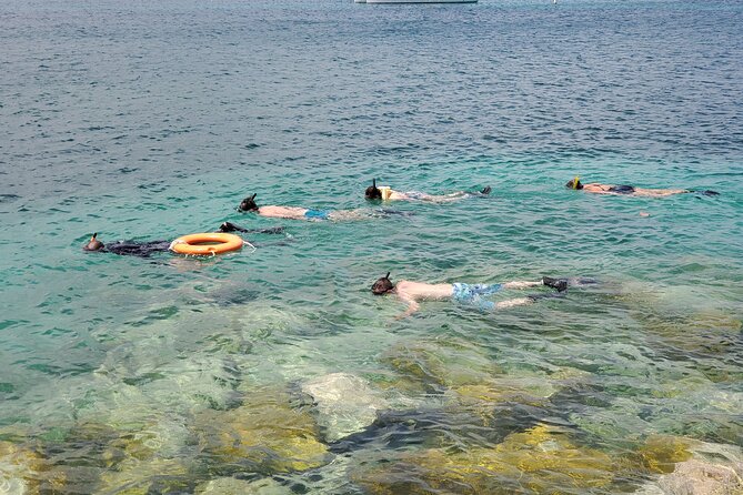 Snorkeling at Pigeon Island - The five-minute safety briefing