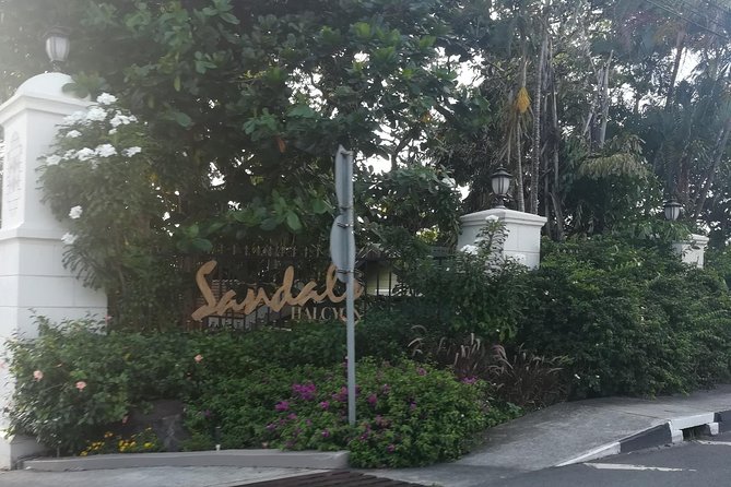 St Lucia Airport Transfer Hewanorra (UVF) to SANDALS Grande - Regency - Halcyon - Meeting your driver at Hewanorra International Airport