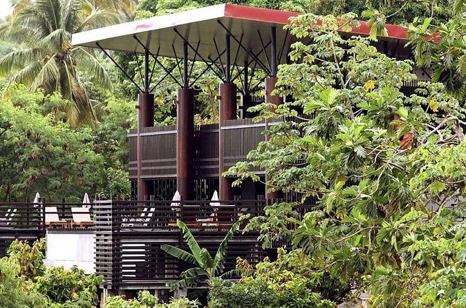 St Lucia Airport Transfer to Hotel Chocolat - Luggage assistance from curb to room