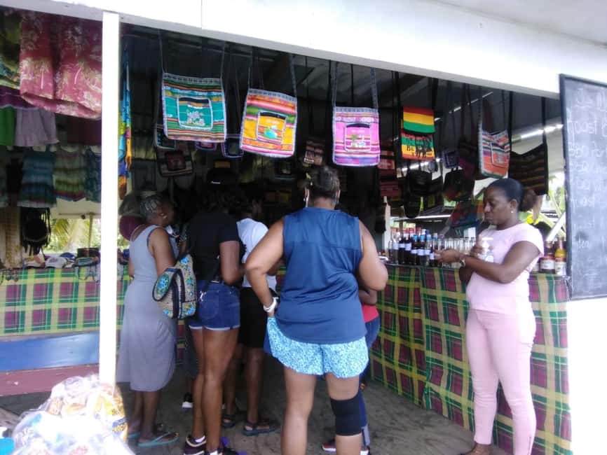 St. Lucia: Highlights Tour with mud baths and waterfalls - Morne Fortune: views with a side of military history