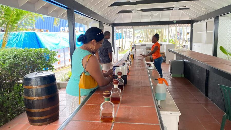St. Lucia: Sightseeing, Rum tasting, and Shopping Tour - Castries Market: fruit, spices, crafts, and daily life
