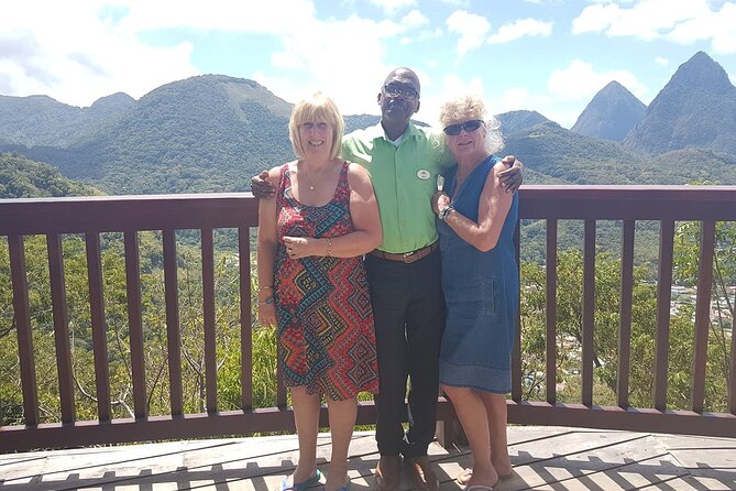 UVF Airport Transfer 2Way Trip - The small touches: Piton, snacks, and drinks